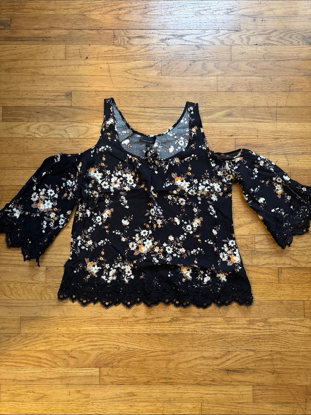 I Jeans by Buffalo Cold Shoulder Floral Blouse
